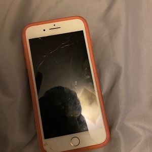 Rose gold iPhone 7 Plus cracked screen